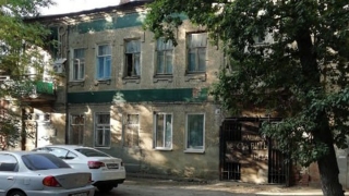 В Кировском районе один аварийный дом снесут, другой - восстановят