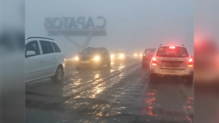 Туман и дождь закрыли федеральную трассу в Саратовской области