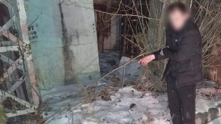 В центре Саратова полицейские поймали "кладмена" из Екатеринбурга
