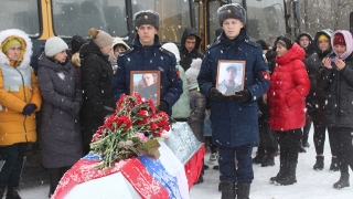 СВО. В Красноармейске проводили в последний путь снайпера Владимира Козицина