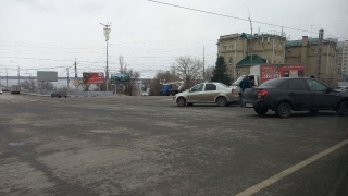 На Славянской площади оперативники и ОМОН задержали водителя "Газели"