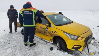 Под Саратовом в ДТП с такси пострадали пять человек