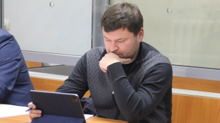 Дело Дмитрия Тепина. В суд пришли 40 сирот – им поставили дополнительные стулья