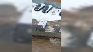В Солнечном забил коммунальный фонтан. Адреса отключений воды