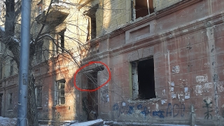 Аварийный дом на Огородной может обрушиться прямо на тротуар и проезжую часть