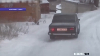 В Саратове пьяный водитель "шестерки" пытался уйти от погони. Видео