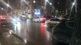 За два часа на улицах Саратова авто сбили двух женщин