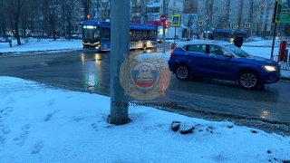 В Саратове женщина попала под колеса Haval. Встали троллейбусы двух маршрутов