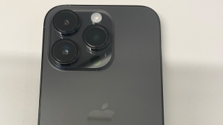 В центре Саратова иностранец украл iPhone 14 у посетительницы кафе