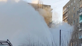 В Энгельсе прорвало теплотрассу. Без тепла остались 15 домов