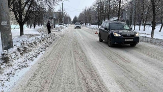 На пешеходном переходе кроссовер сбил пожилого мужчину