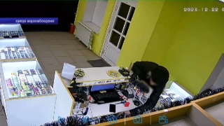 "Принцип у меня такой". Серийный вор вычищал кассы в Саратове