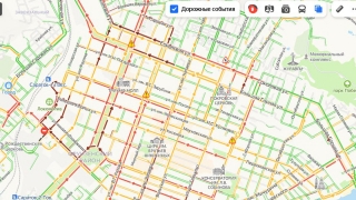 Дорожные работы и снег. Саратовцы проводят пятничный вечер в 9-балльных пробках