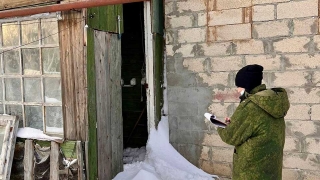 Названа причина смерти трех мужчин в доме под Саратовом