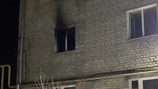 На пожаре в саратовской пятиэтажке погибла пожилая курильщица