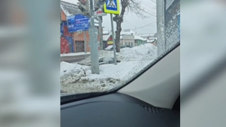 Новый коммунальный фонтан в Саратове впечатлил автомобилистов