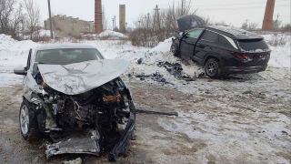 Под Татищевом не разъехались две иномарки. Есть пострадавшие