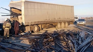 На саратовской трассе погиб водитель фуры: при торможении груз протаранил кабину