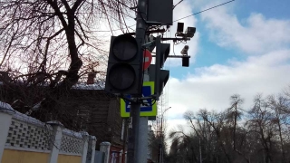 На перекрестке в центре Саратова не работает светофор