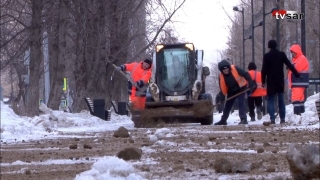 В ответ на сюжет "Взгляда" мэрия засыпала сквер Героя песком