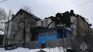 В Ленинском районе женщина и ребенок спаслись от огня