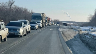 Столкновение большегрузов образовало на саратовской трассе пробку в 4 км