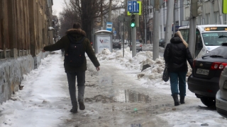 Дороги как каток. Под Саратовом отменили занятия в школах, ночью закрывали трассы