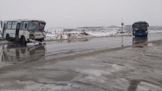 Под Балаковом из-за гололеда столкнулись два автобуса. Пострадал пассажир