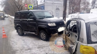 На Астраханской пострадала водитель малолитражки
