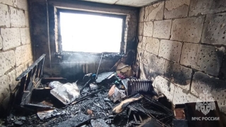 В Саратове на пожаре в общежитии пострадали десять жильцов. Среди них дети