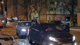 Сотрудники ГИБДД ловили пьяных и непристегнутых водителей