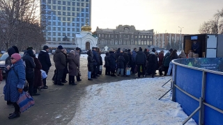 В центре Саратова вновь выстроились очереди за ярмарочными яйцами