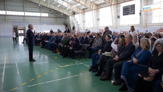 Глава района согнал массовку на встречу с Вячеславом Володиным