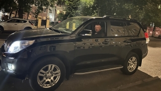 Под окнами многоэтажки сгорел Land Cruiser. Проверяются след "Натрона" и версия о поджоге