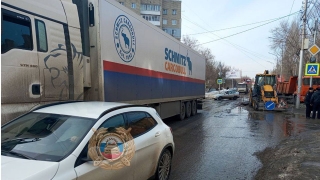 В Саратове возле станции скорой помощи фура сбила пешехода