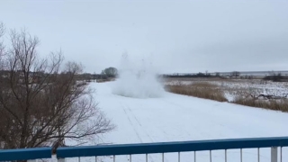 Накануне паводка спасатели взорвали лед на Медведице