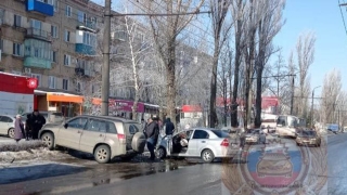 Водители иномарок не поделили дорогу. Один уехал в больницу