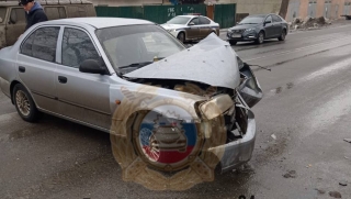 В Заводском районе иномарка врезалась в дерево. Водитель в больнице