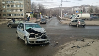 В Саратове в столкновении двух иномарок пострадала пассажирка