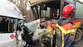 На дороге в Солнечный-2 столкнулись легковушка и два автобуса. Есть пострадавшие