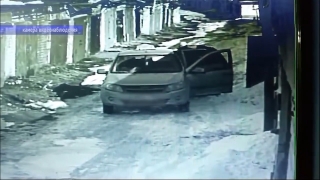 В Солнечном вор вскрыл гараж и увез на такси два комплекта шин