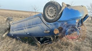 В перевернувшейся "Гранте" пострадали двое взрослых и ребенок