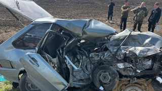 На саратовской трассе в столкновении с дорогим кроссовером погиб водитель "14-й"