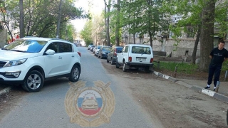 В саратовском дворе кроссовер сбил ребенка