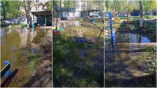 В Энгельсе залило фекалиями двор и здание детского сада
