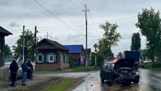 В Марксе перекресток не поделили "Логан" и "Авенсис"