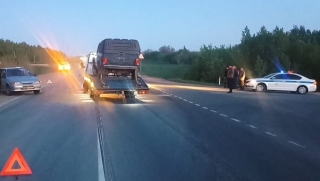 На трассе в Гагаринском районе не разъехались эвакуатор и "14-я"