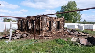Ночью под Татищевом сгорел дом