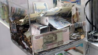 Пьяный саратовец пытался украсть из магазина ящик с пожертвованиями