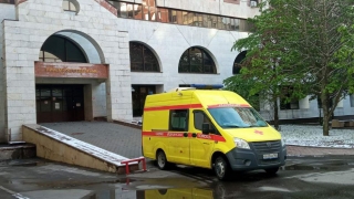 После операции в Москве мальчика на ИВЛ около 12 часов везли в Энгельс